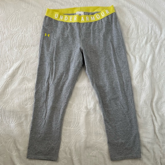 Under Armour Capri Style Grey Workout Leggings With Yellow Wasteband Large - Picture 2 of 8